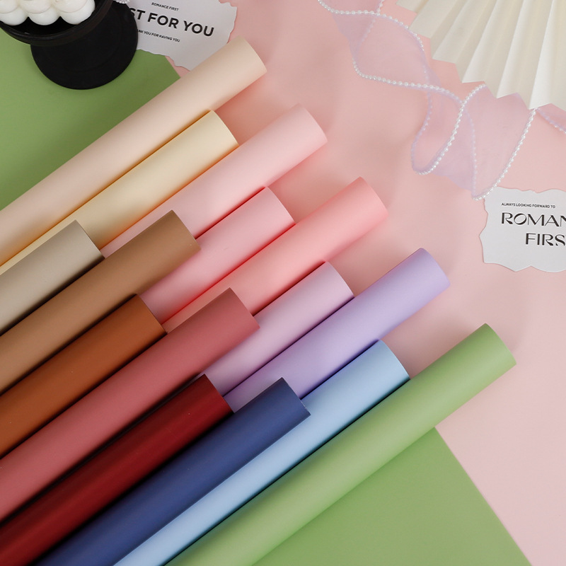 Thick, solid-color paper packaging for trendy rose bouquets57cm*57cm*20