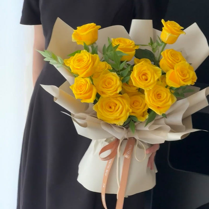 Thick, solid-color paper packaging for trendy rose bouquets57cm*57cm*20