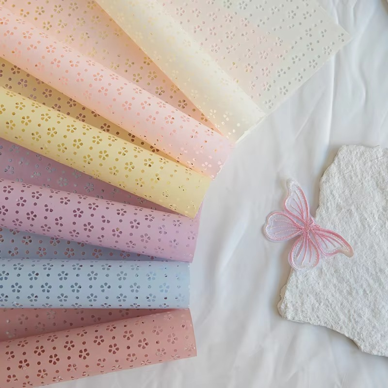 微信图片_20260401165658_5248_1 LR Elegant Floral Cutout Bouquet Wrapping Paper