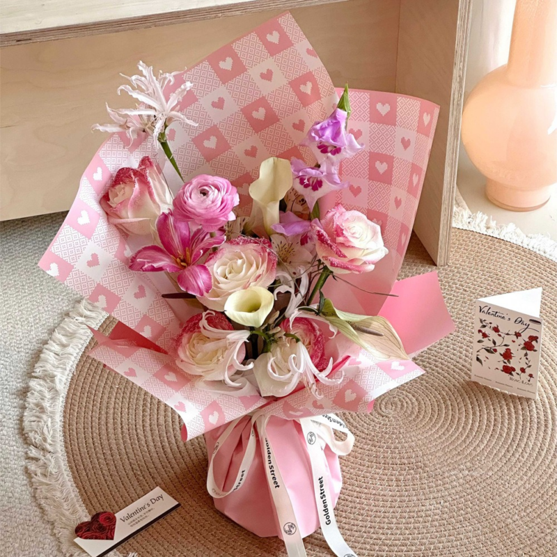LR Floral Gift Wrapping Paper