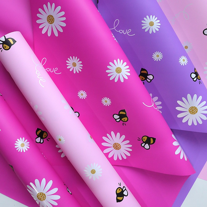 LR Daisy and Bee Bouquet Wrapping Paper