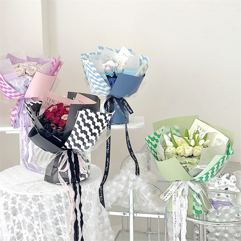 微信图片_20260402202207_6303_1 LR Overflowing Love Flower Wrapping Paper
