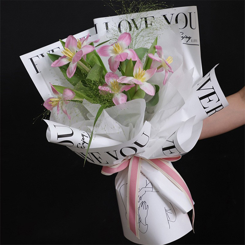微信图片_20260403212138_6689_1 LR "Embrace of Love" Bouquet Wrapping Paper