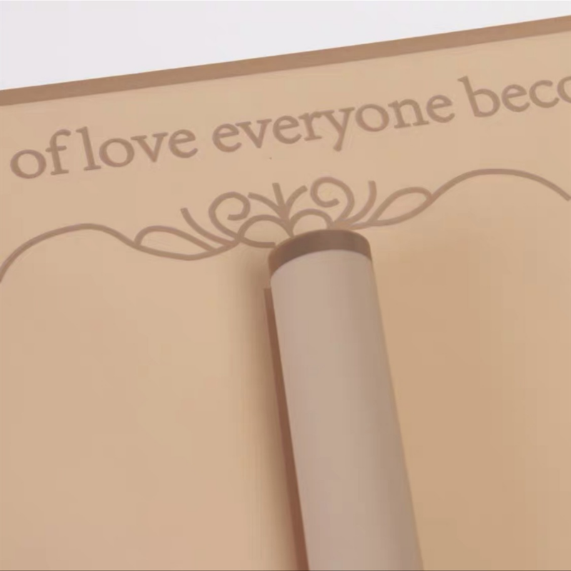 微信图片_20260408125737_7686_1 Gold-Rimmed Secret Bouquet Wrapping Paper
