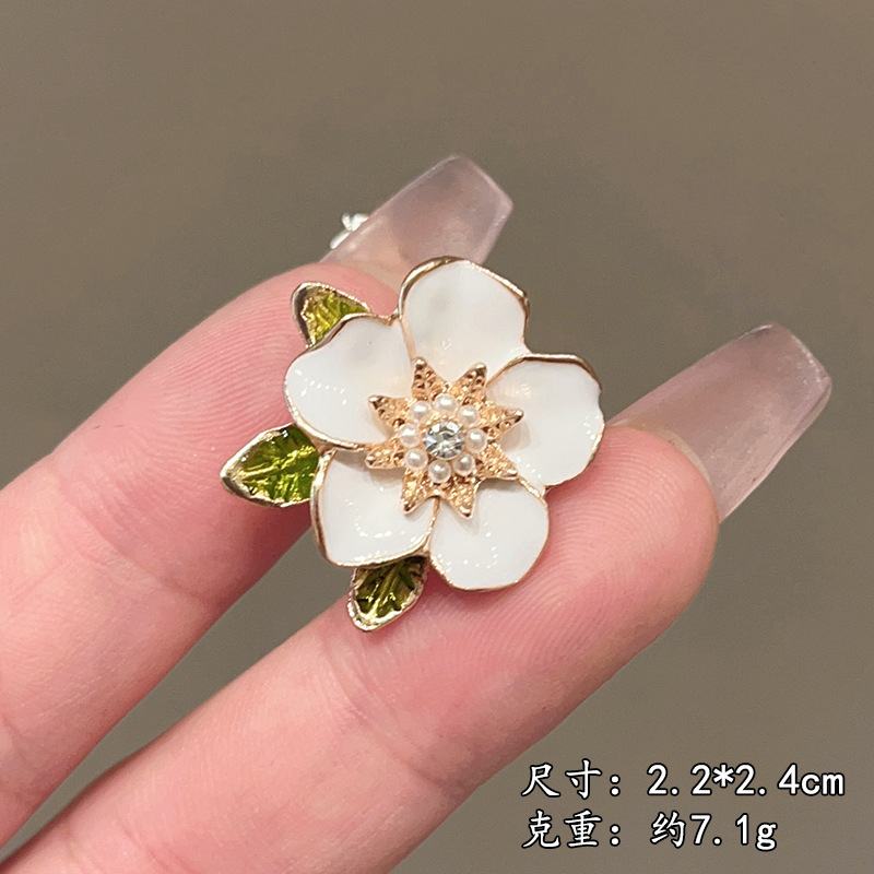 Vintage Decorative Pins & Clothing Accessories