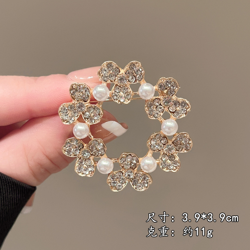 Vintage Decorative Pins & Clothing Accessories