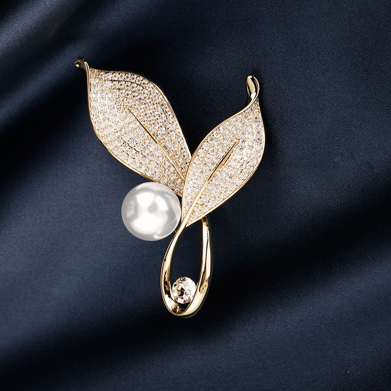 Vintage Decorative Pins & Clothing Accessories