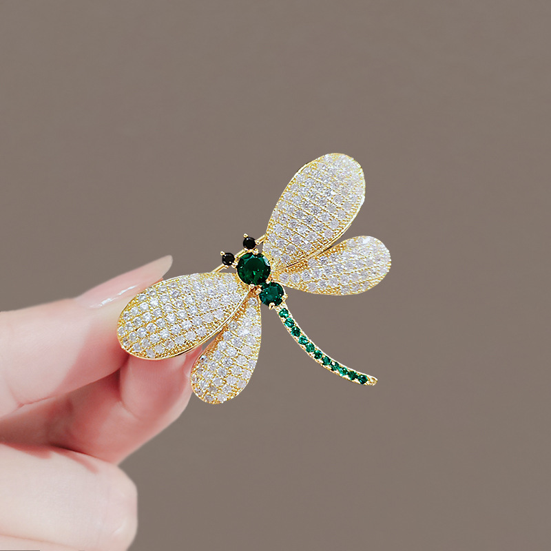 Vintage Decorative Pins & Clothing Accessories