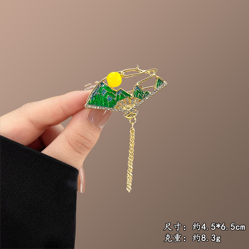 Vintage Decorative Pins & Clothing Accessories