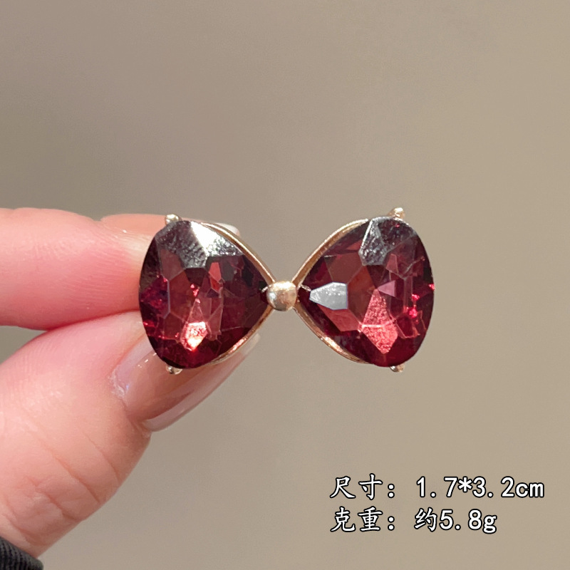 Vintage Decorative Pins & Clothing Accessories