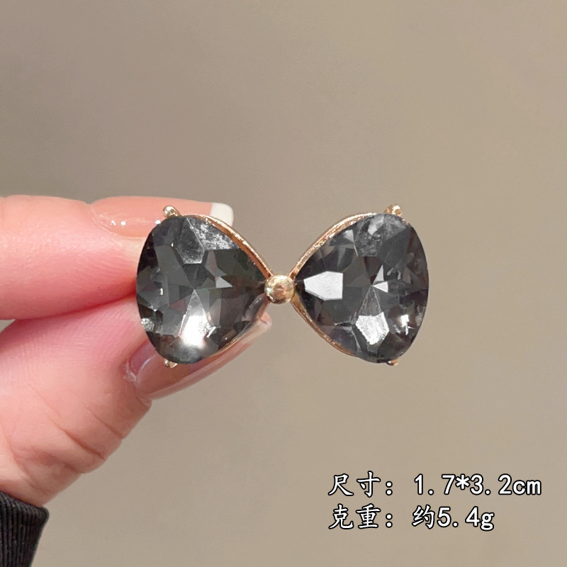 Vintage Decorative Pins & Clothing Accessories