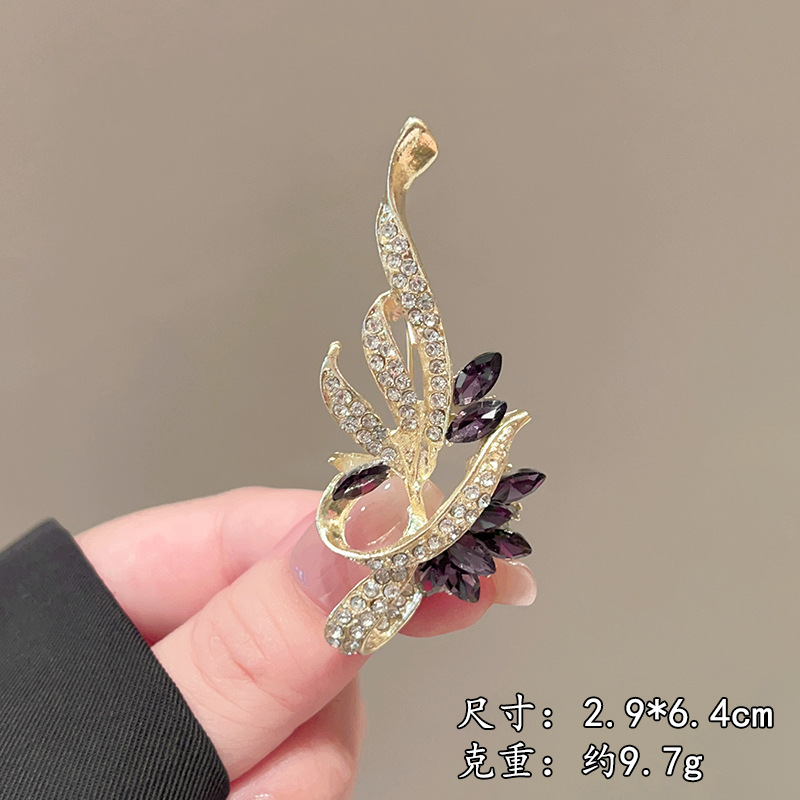 Vintage Decorative Pins & Clothing Accessories