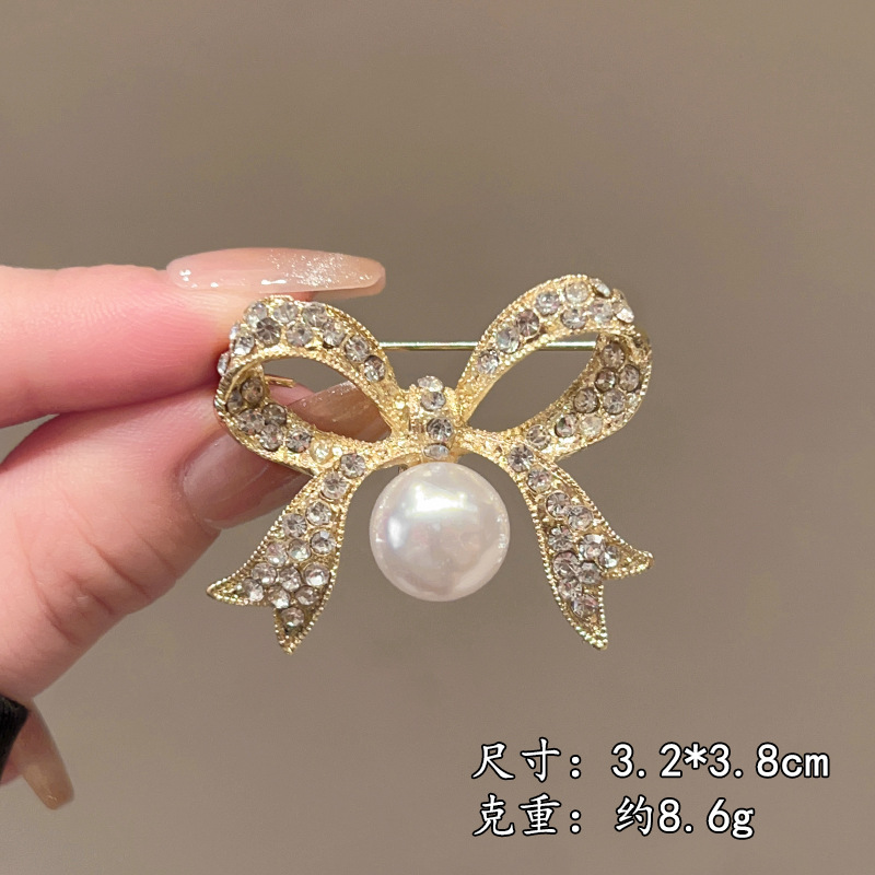 Vintage Decorative Pins & Clothing Accessories