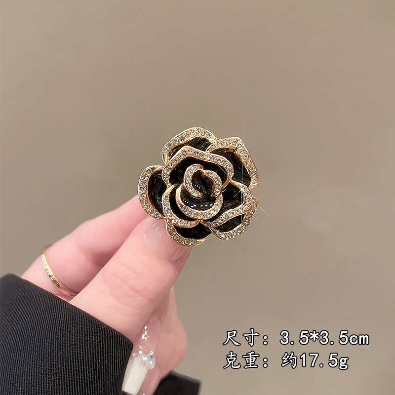 Vintage Decorative Pins & Clothing Accessories