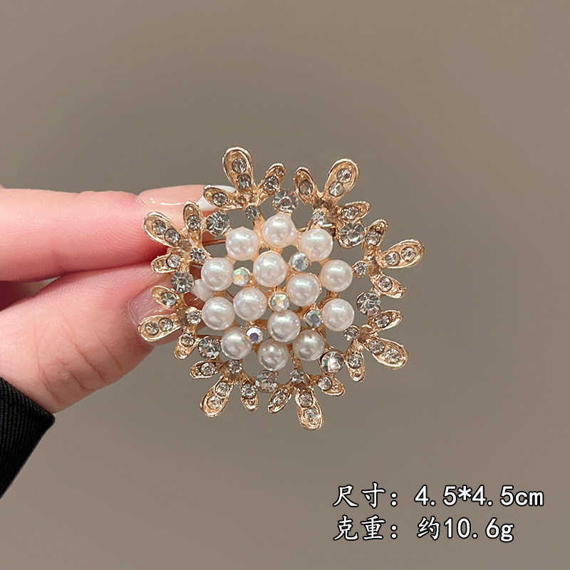 Vintage Decorative Pins & Clothing Accessories