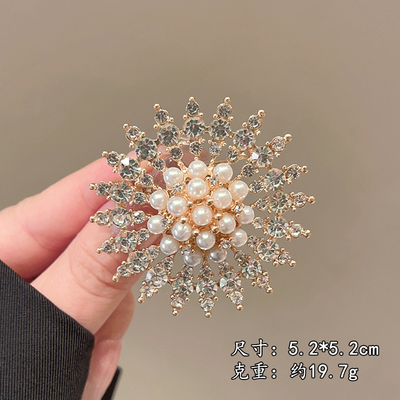 Vintage Decorative Pins & Clothing Accessories