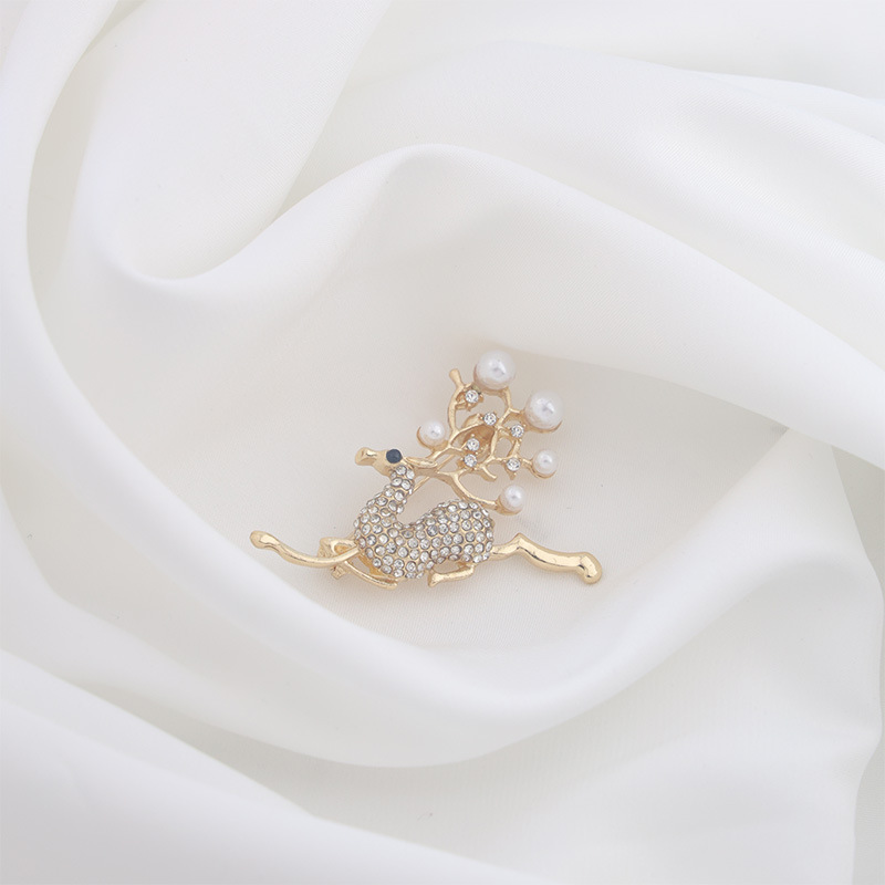 Vintage Decorative Pins & Clothing Accessories