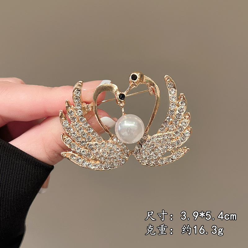 微信图片_20260413090633_9002_1 Elegant and Sophisticated Brooch Pin