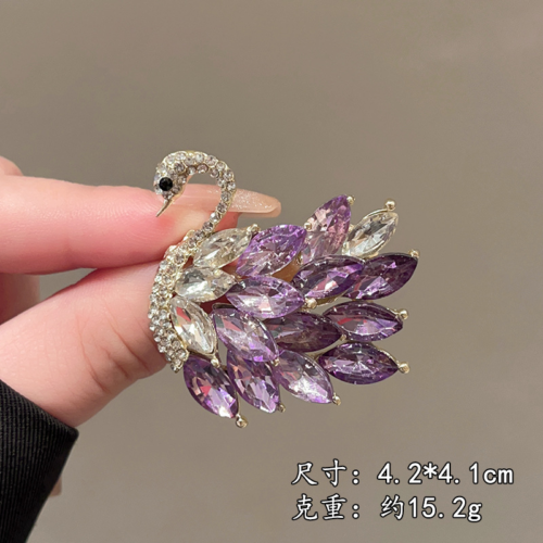 Elegant and Sophisticated Brooch Pin