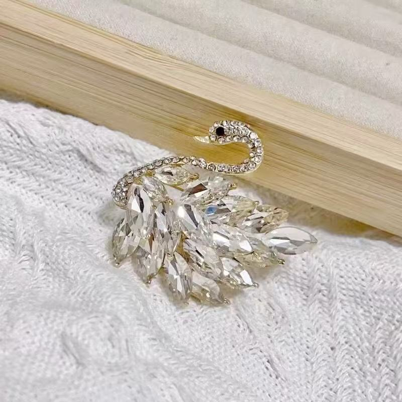 Minimalist Lapel Pin Accessory (Chest-Flower Style) for Suits and Coats